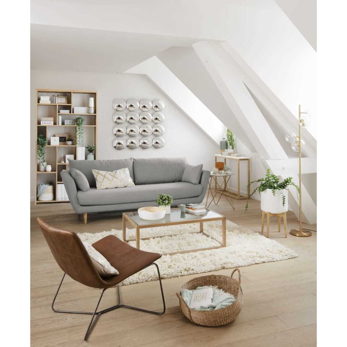 Light-coloured marble and gold metal side table – image 4
