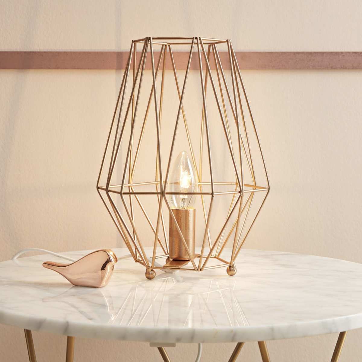 Light-coloured marble and gold metal side table – image 5
