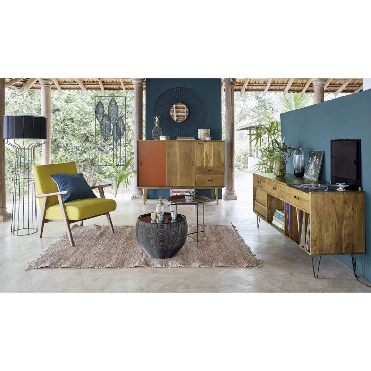 Lacquered black metal side table – image 3