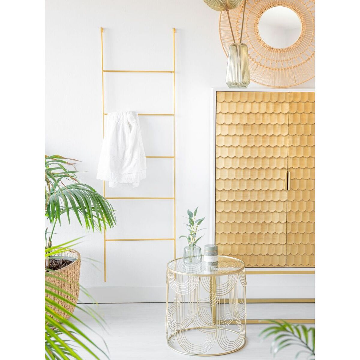 Side table in tempered glass and gold wire metal – image 3