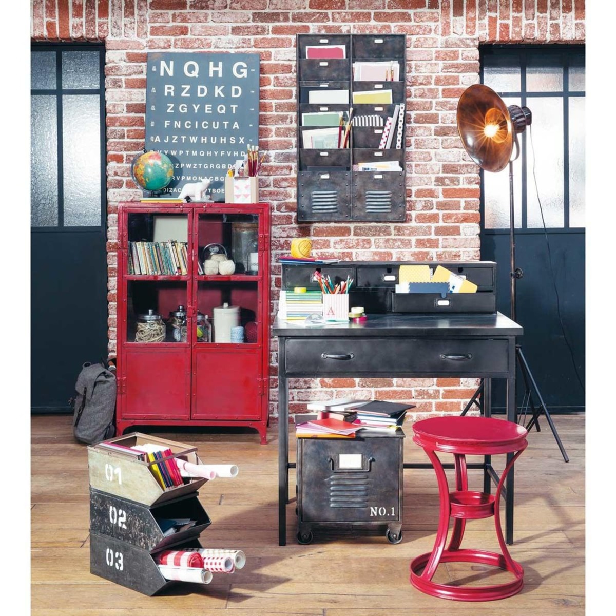 EDISON metal industrial side table on castors W 39cm – image 3