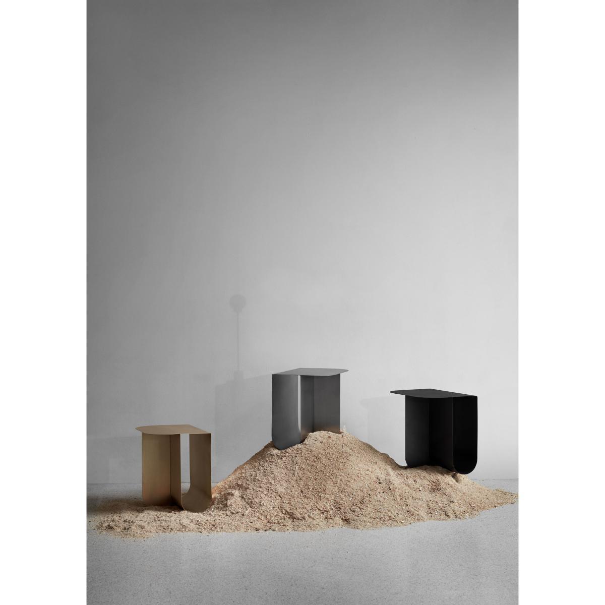 Mass End table - / 40 x 30 cm - Metal / Built-in magazine rack by Northern Black – image 4