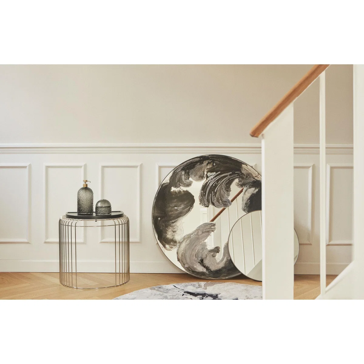 Curva End table - / 34 x 48 x H 45 cm by AYTM Silver/Metal – image 2