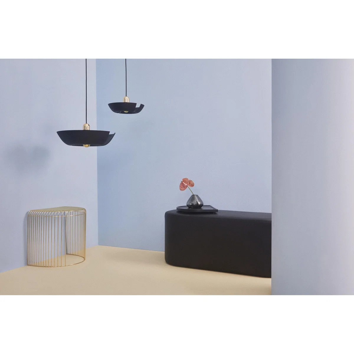 Curva End table - / 34 x 48 x H 45 cm by AYTM Silver/Metal – image 4