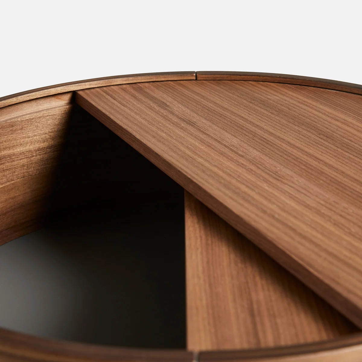 Woud Arc side table Walnut – image 4