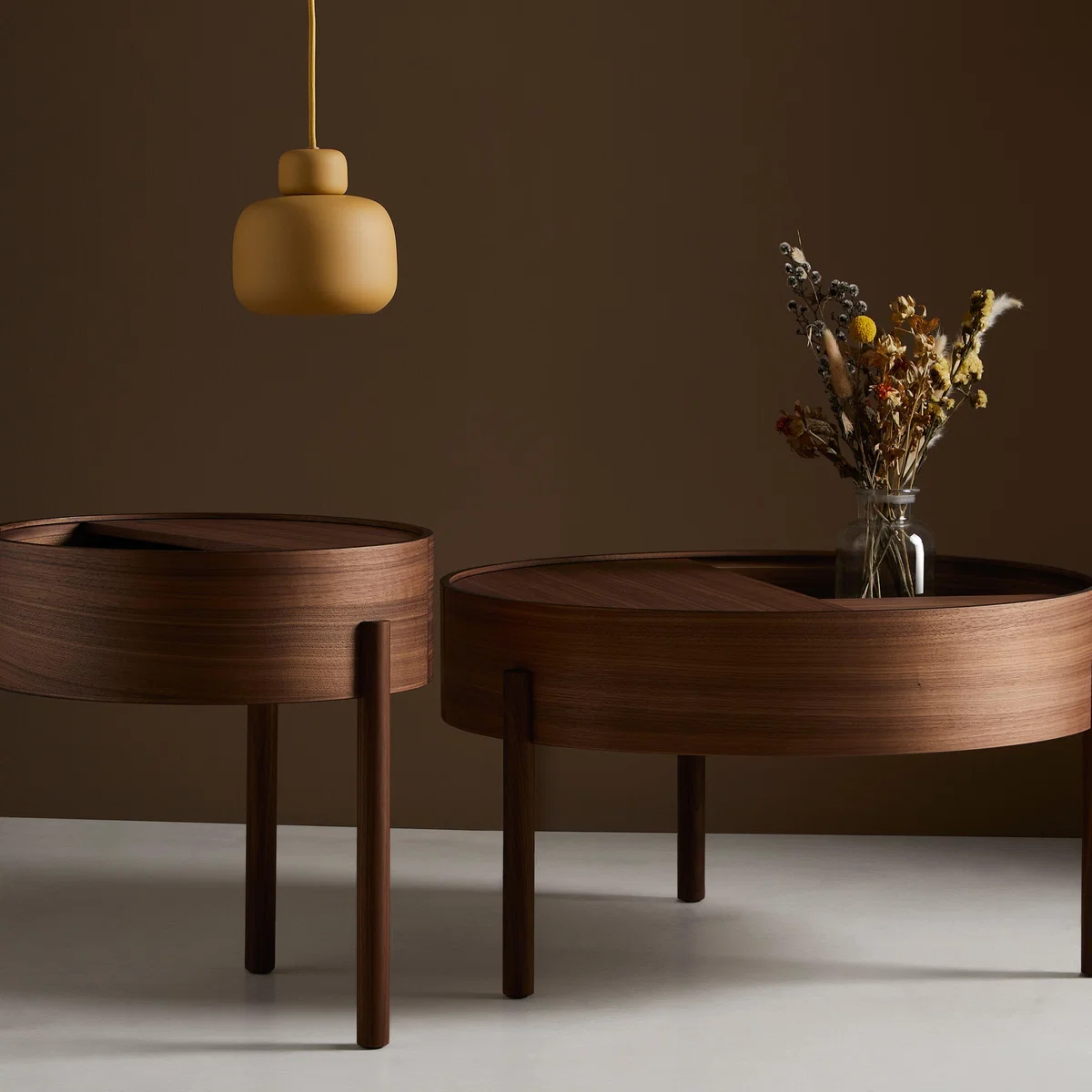 Woud Arc side table Walnut – image 6