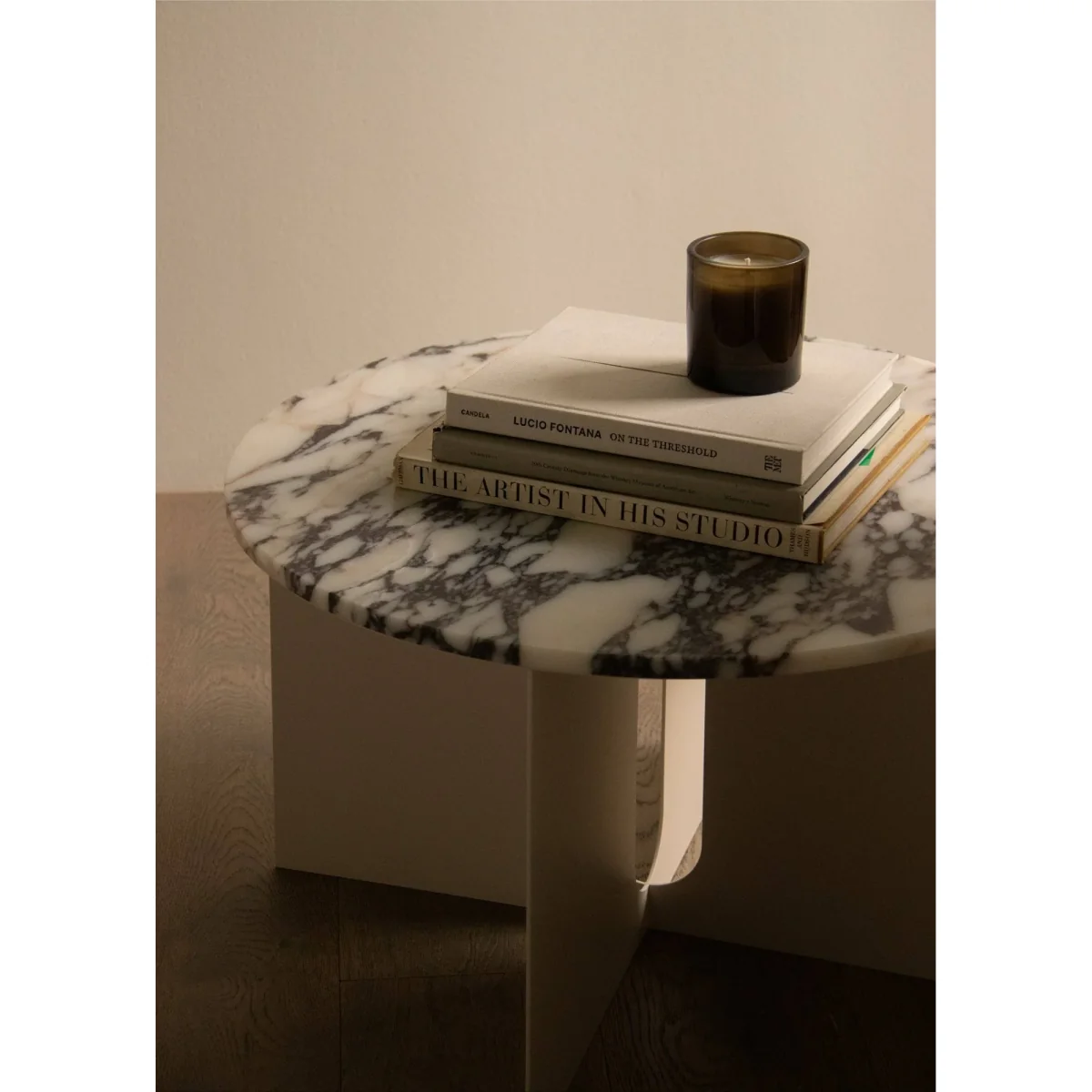 Audo Copenhagen Androgyne side table Calacatta Viola marble-black steel Ø65 cm – image 5