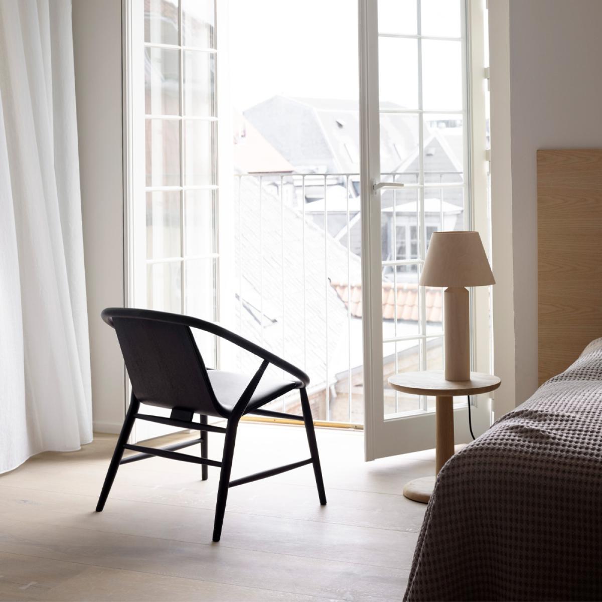 Fredericia Furniture Pon side table Black lacquered oak Ø35 cm – image 3