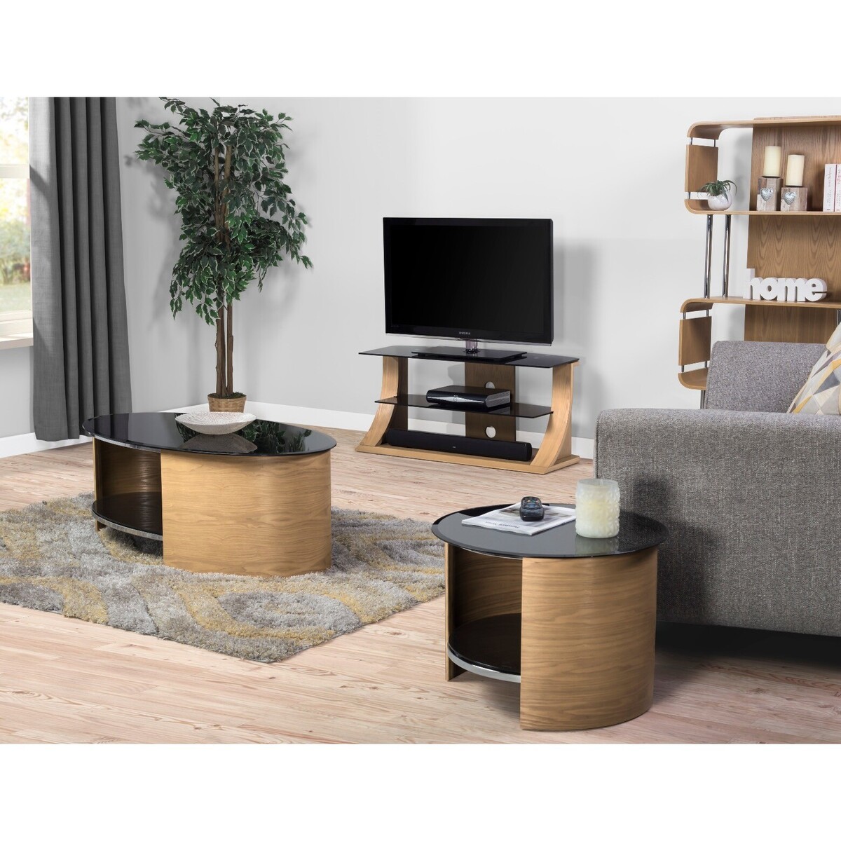 Corsair Oak Round Side Table – image 3