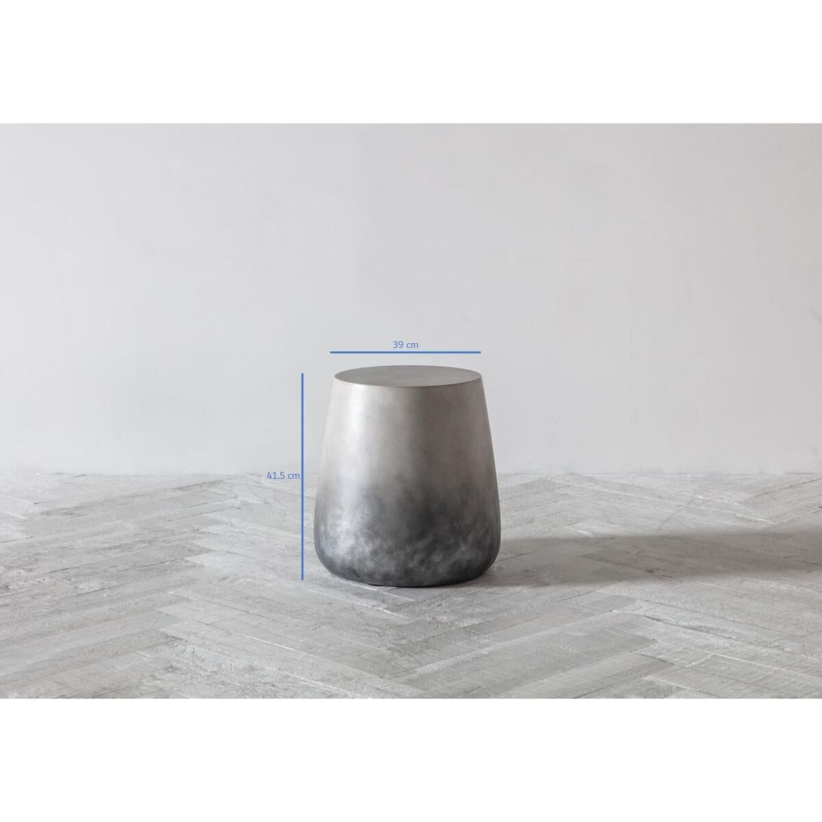 Dexter Concrete Side Table in Silver – image 4