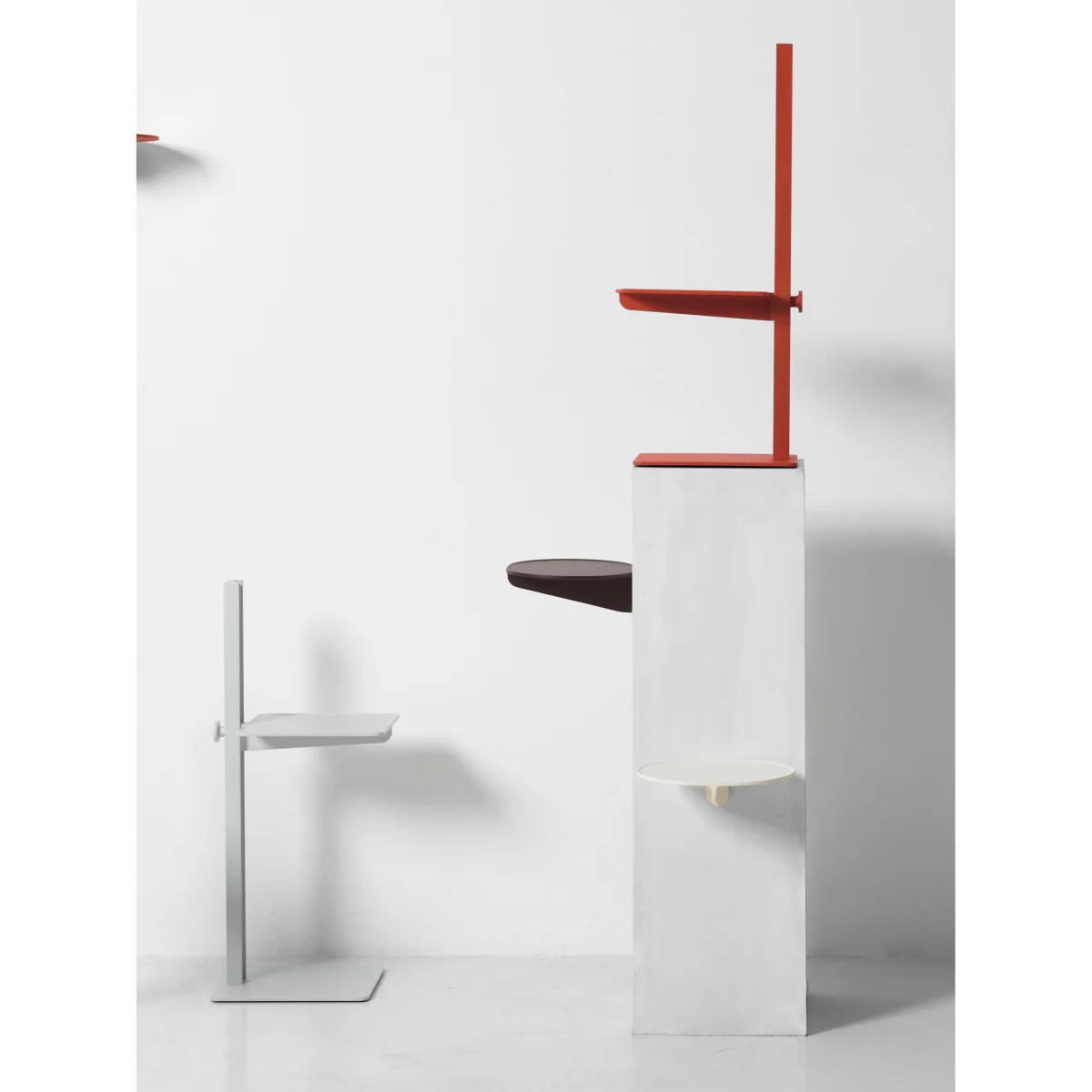 Height-Adjustable Side Table Museum – image 5