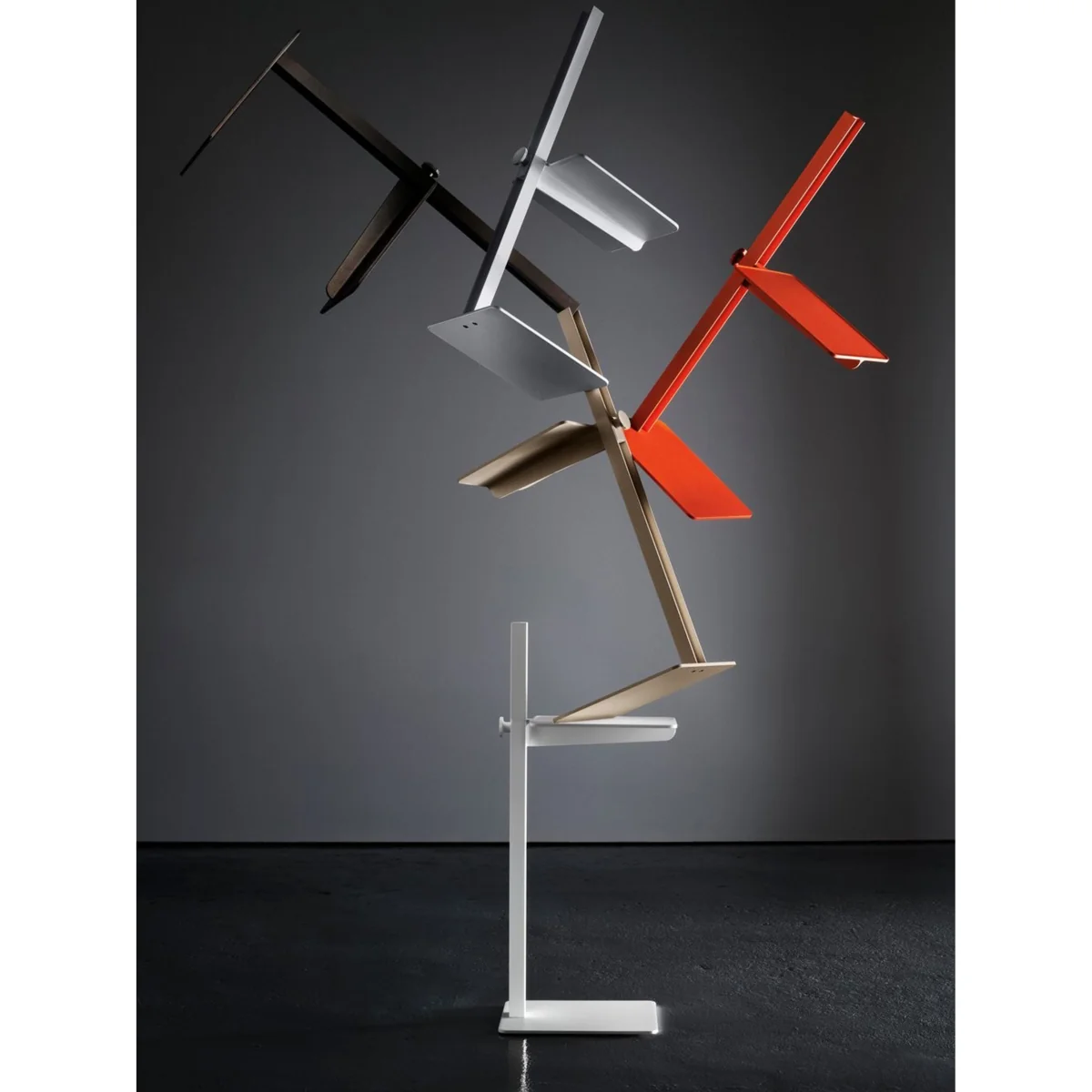 Height-Adjustable Side Table Museum – image 6