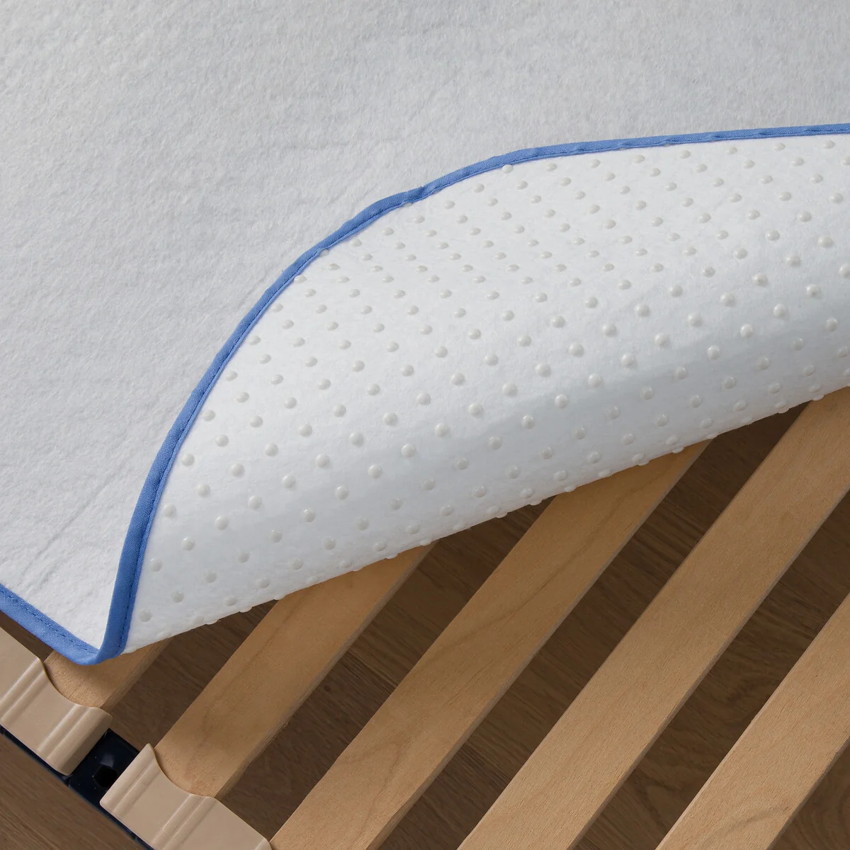 Insulating Mattress and Bedstead Protector – image 3