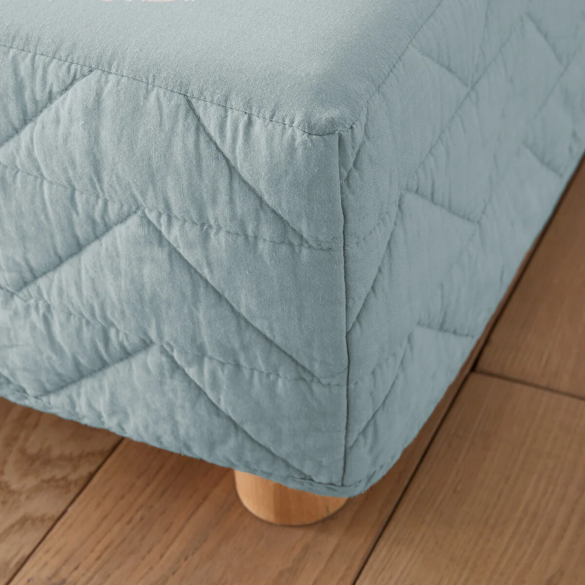 Zig-Zag Scenario Quilted Mattress Cover – image 2