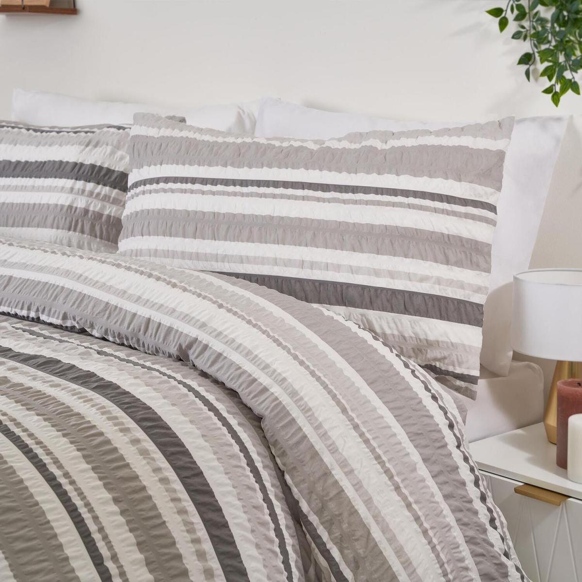 Dreamscene Stripe Print Seersucker Duvet Set - Grey / Super King size – image 2