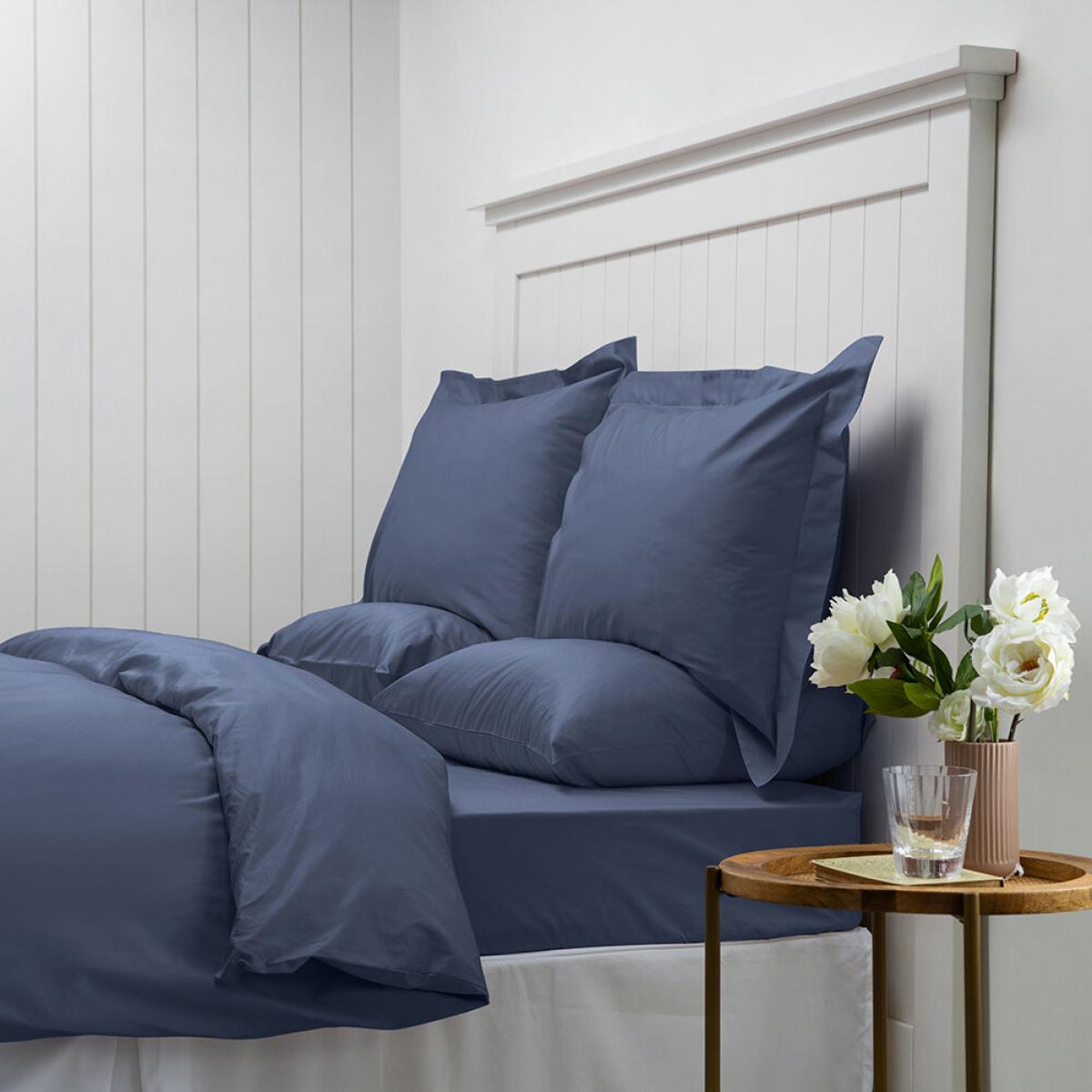 Essentials - 500 Thread Count Sateen Fitted Sheet - Indigo - King – image 3