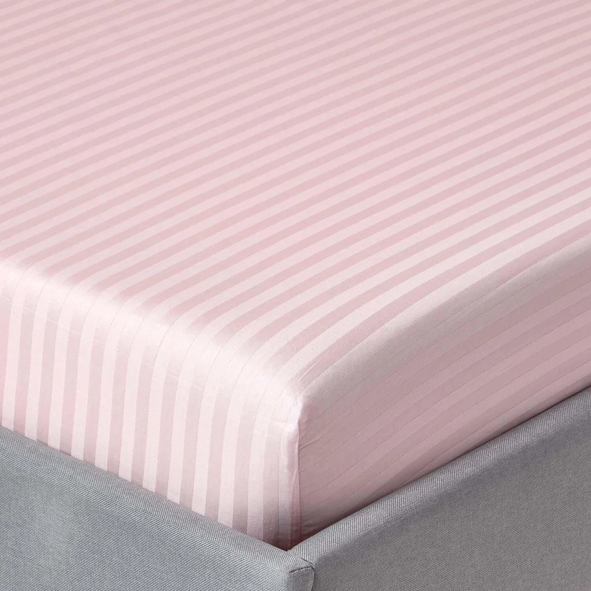 330 Thread Count Egyptian Cotton Satin Stripe Fitted Sheet - Pink / King – image 1