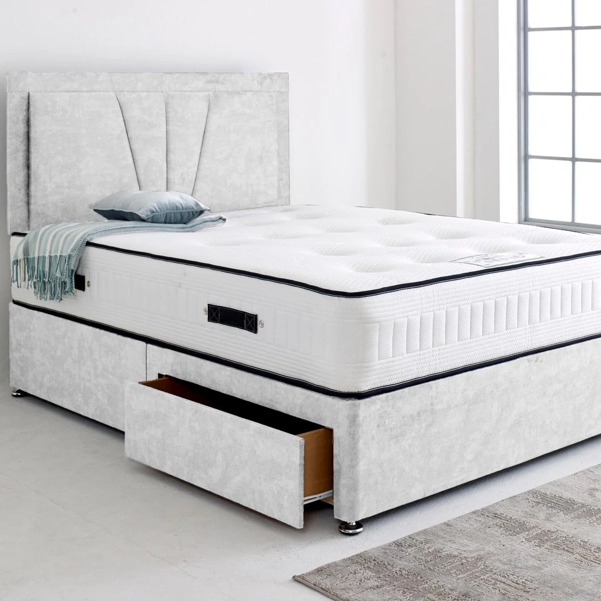 Divan Bed Base with 24" Valencia Headboard - White / 4x Drawers / 30kg / Small Double / 193cm