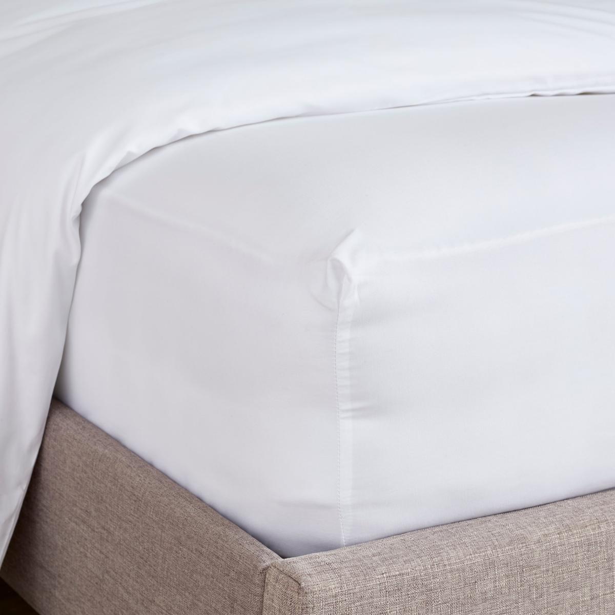 Microfibre 28cm Fitted Sheet White – image 1
