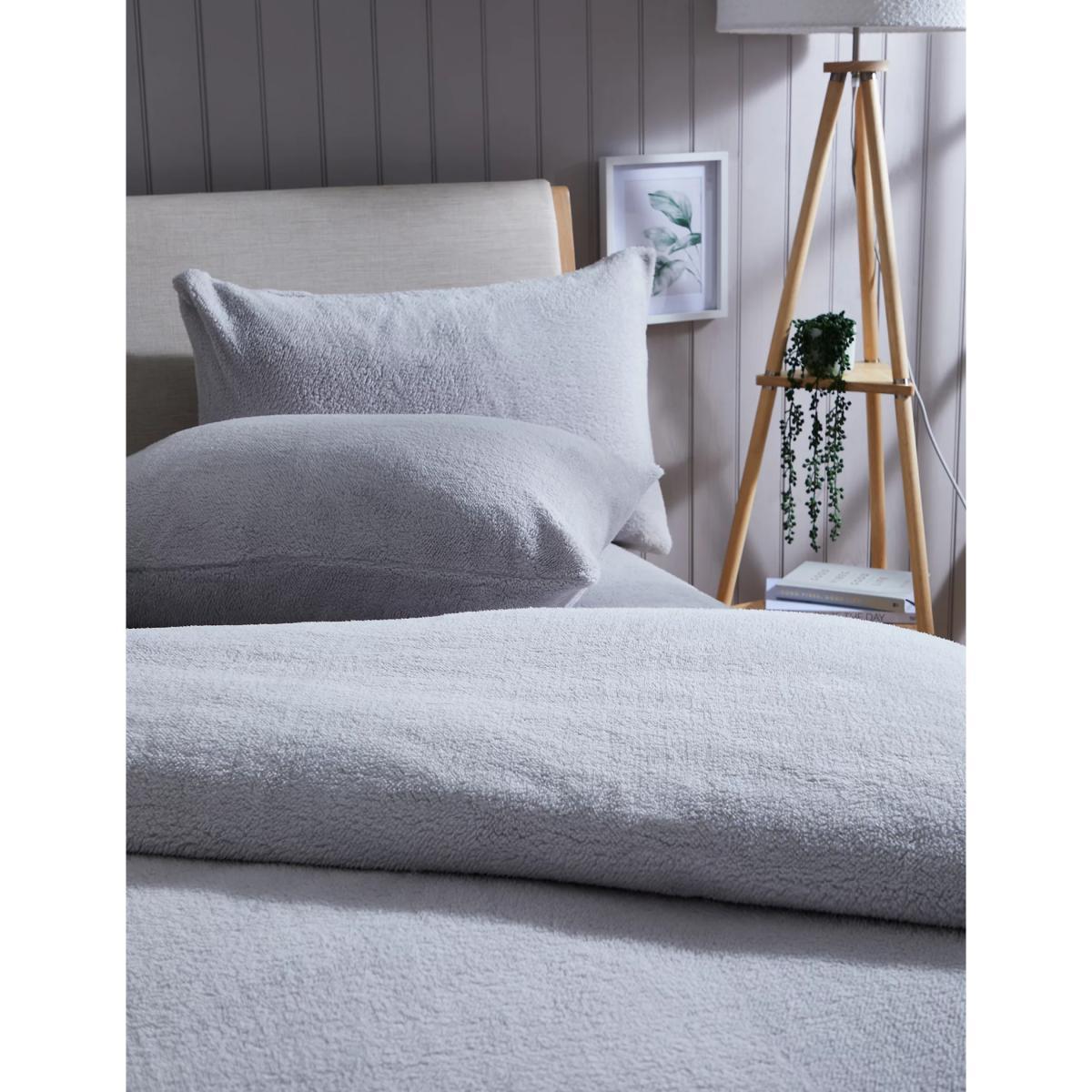M&S Teddy Fleece Bedding Set - 6FT - Grey, Blush,Grey,Charcoal,Neutral – image 4