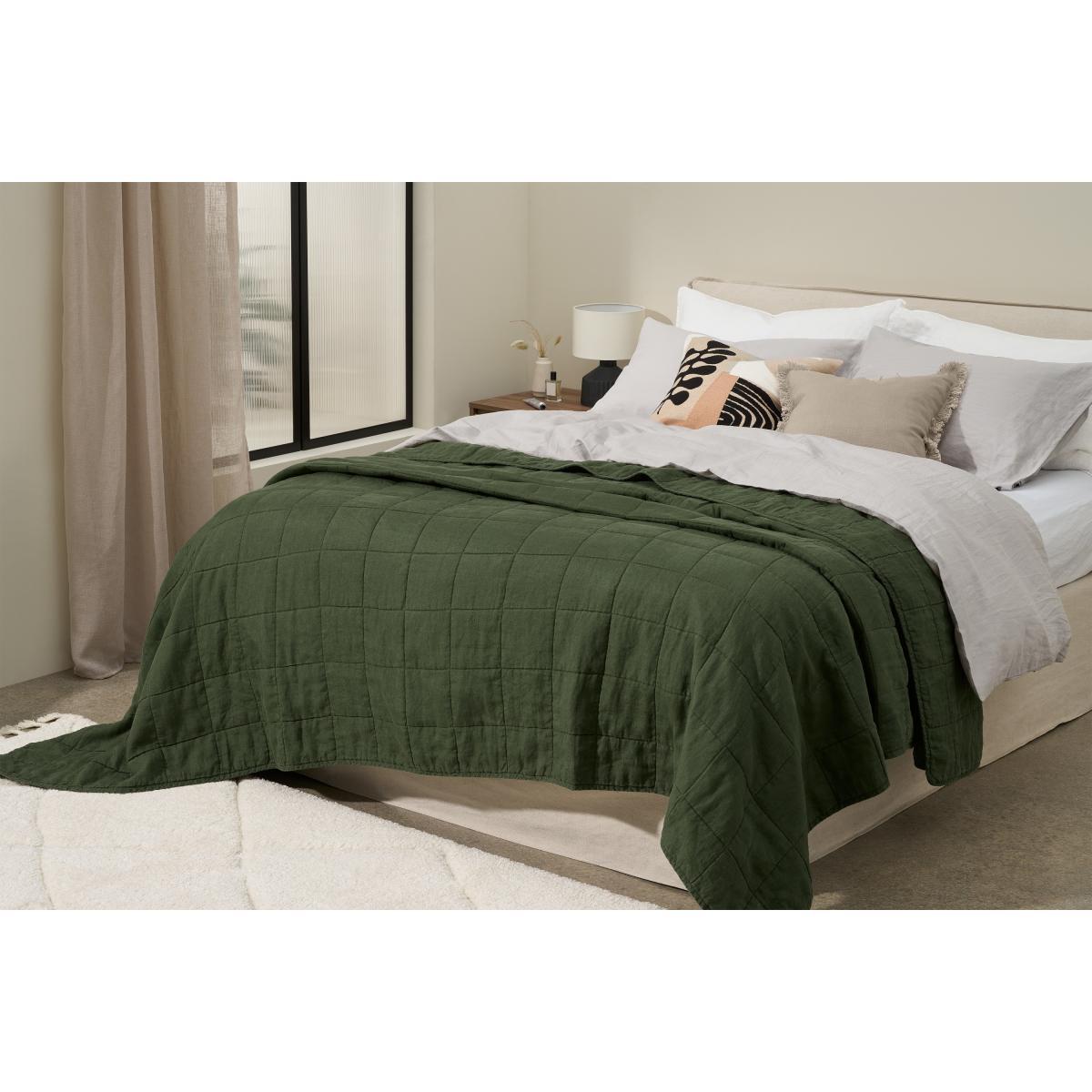 Brisa 100% Linen Soft Washed Bedspread, 220 x 225cm, Moss Green – image 3