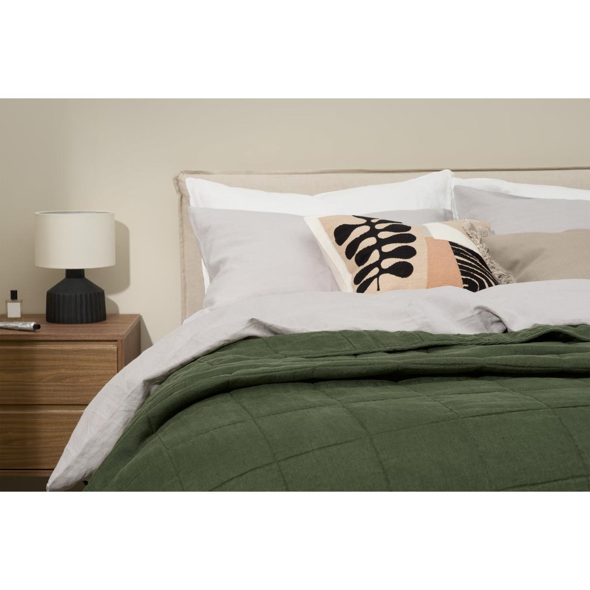 Brisa 100% Linen Soft Washed Bedspread, 220 x 225cm, Moss Green – image 4