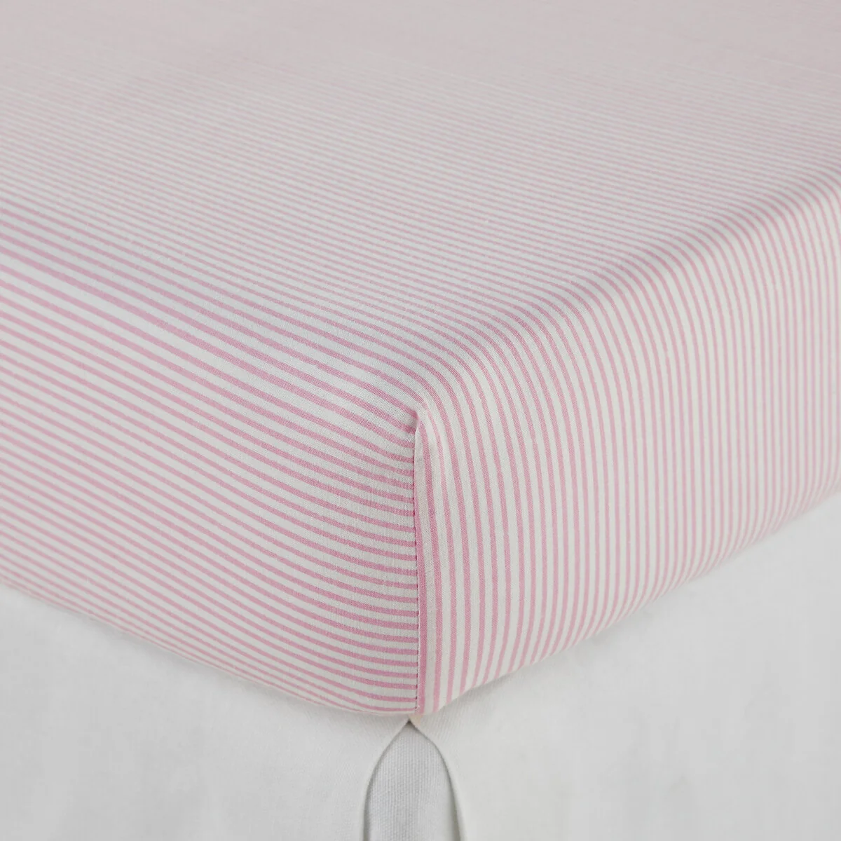 Swan Child's Fitted Sheet in 50% Recycled Washed Cotton – image 3