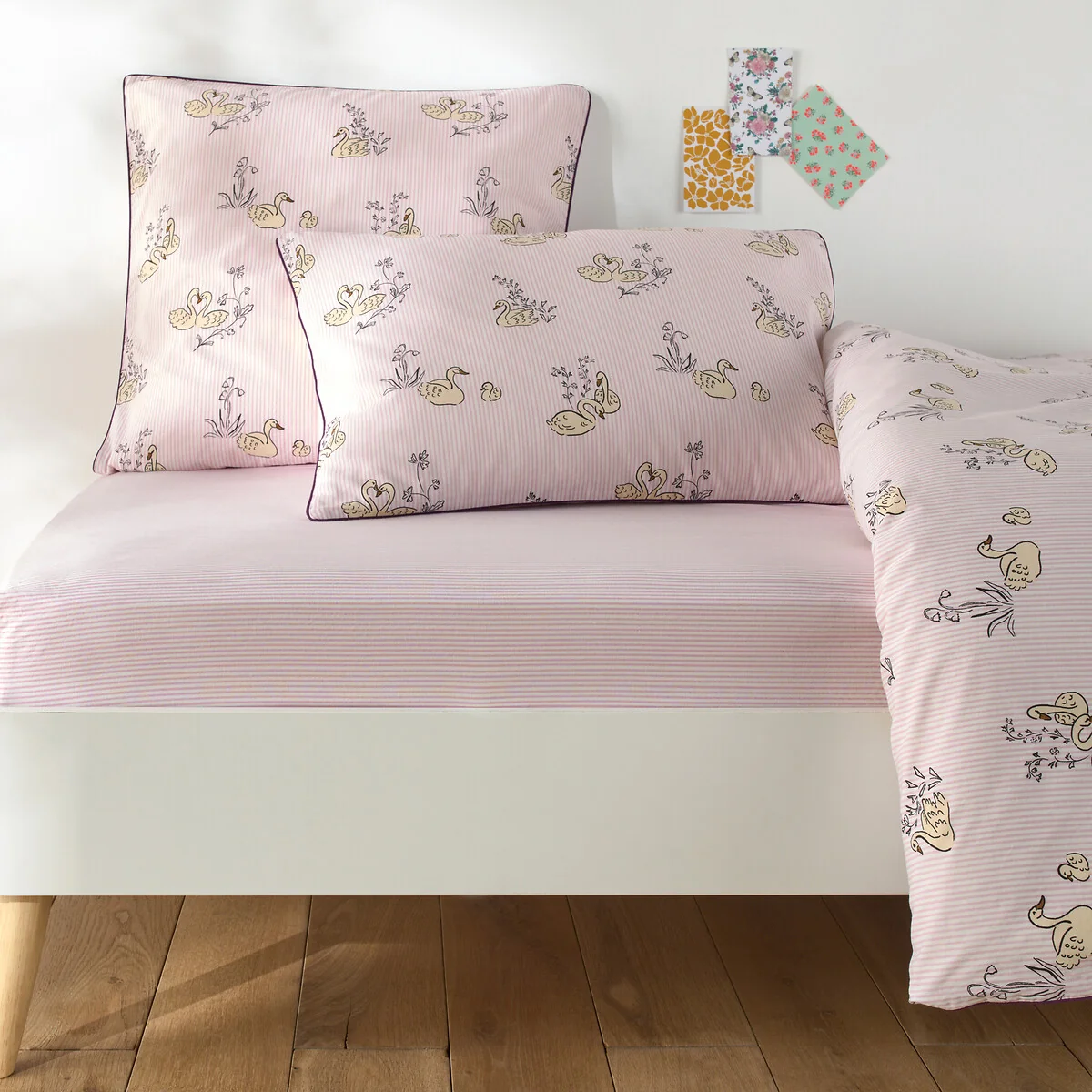 Swan Child's Fitted Sheet in 50% Recycled Washed Cotton – image 1