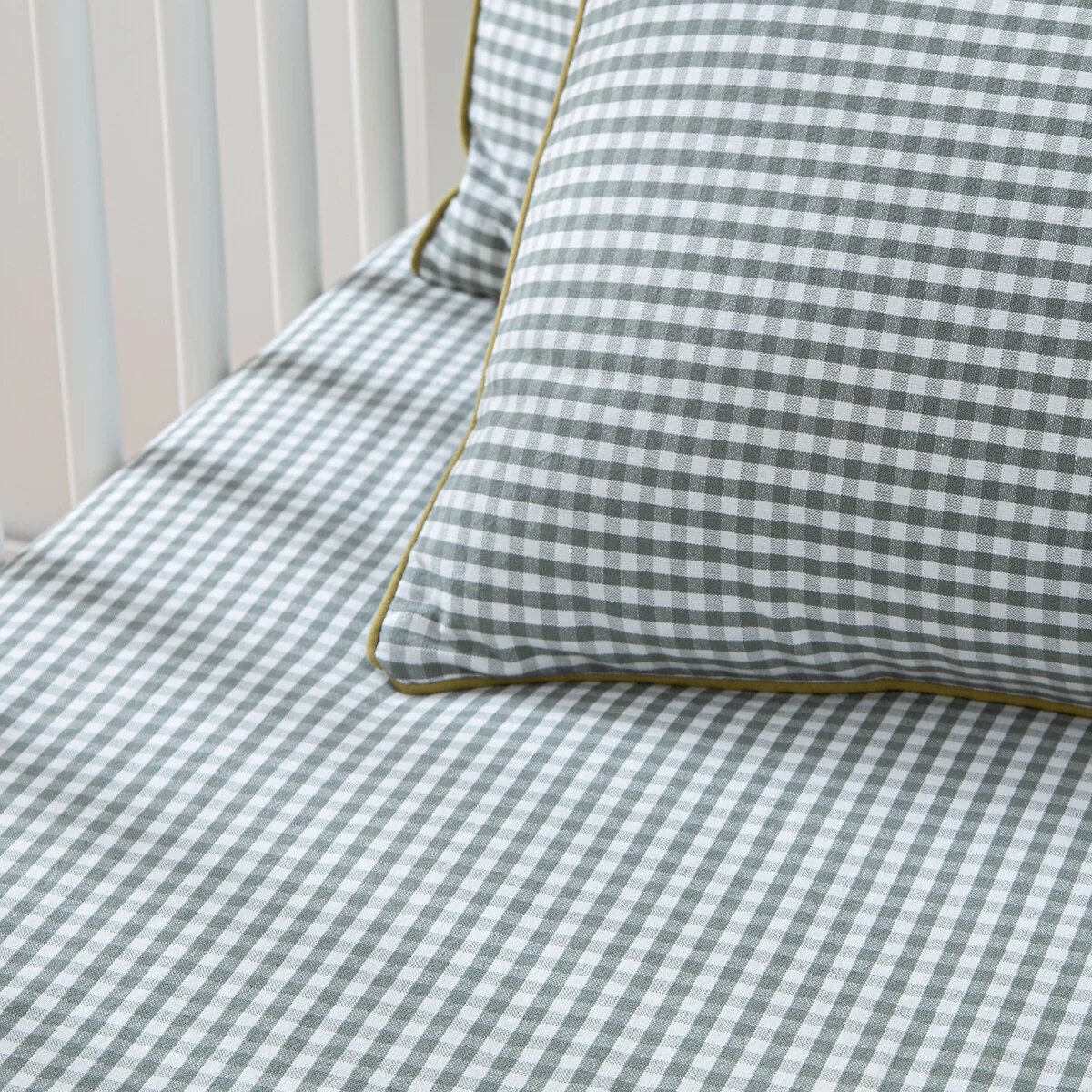 Baby's Tiny Vichy Fitted Sheet in Cotton, 17cm Flap – image 4