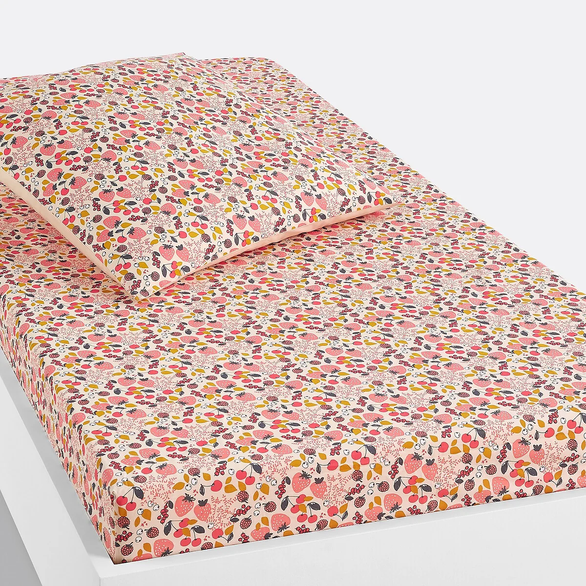 Fraise Child's Fitted Sheet – image 1