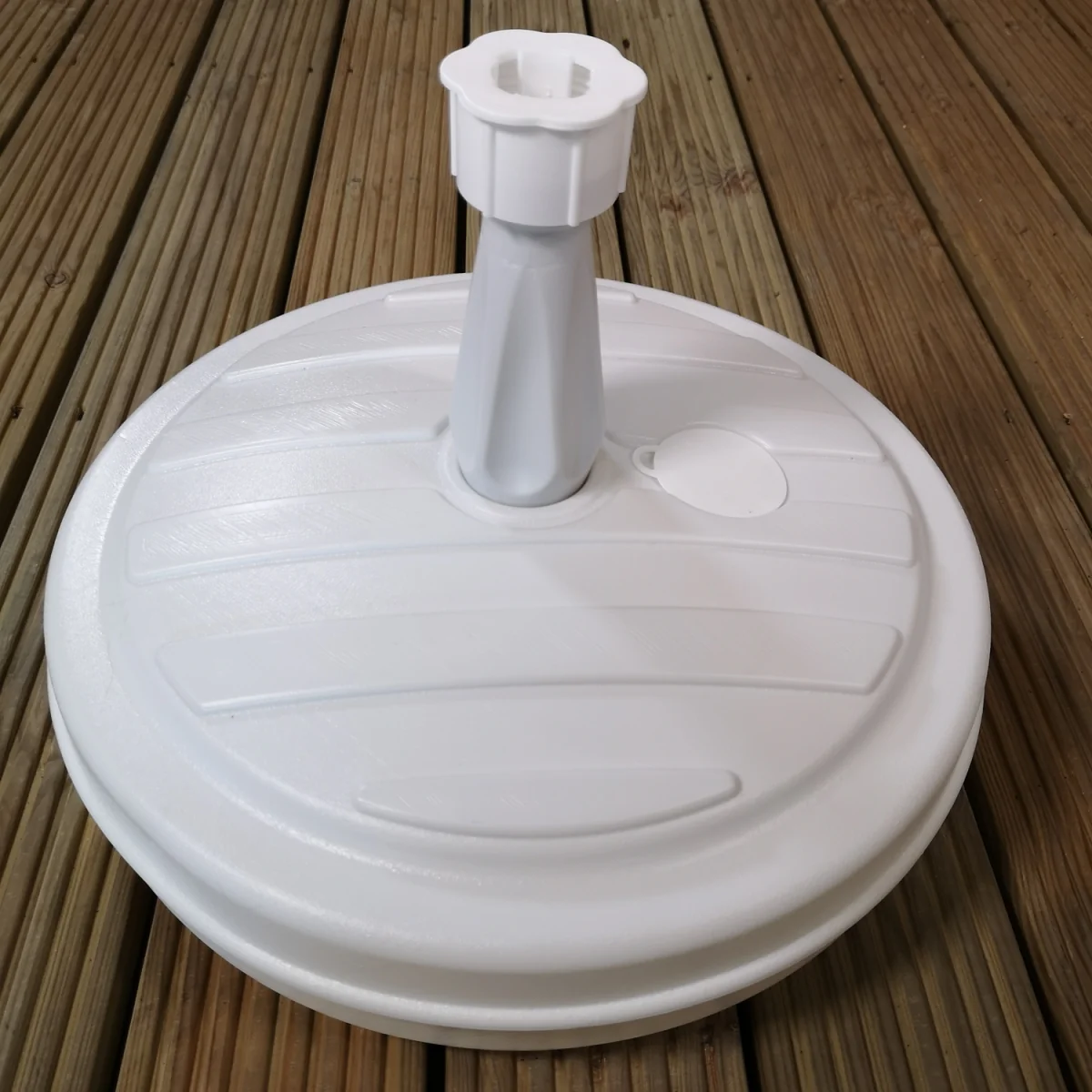 13kg 13 Litre Capacity Water Filled Garden Parasol Umbrella Base in White - White – image 8