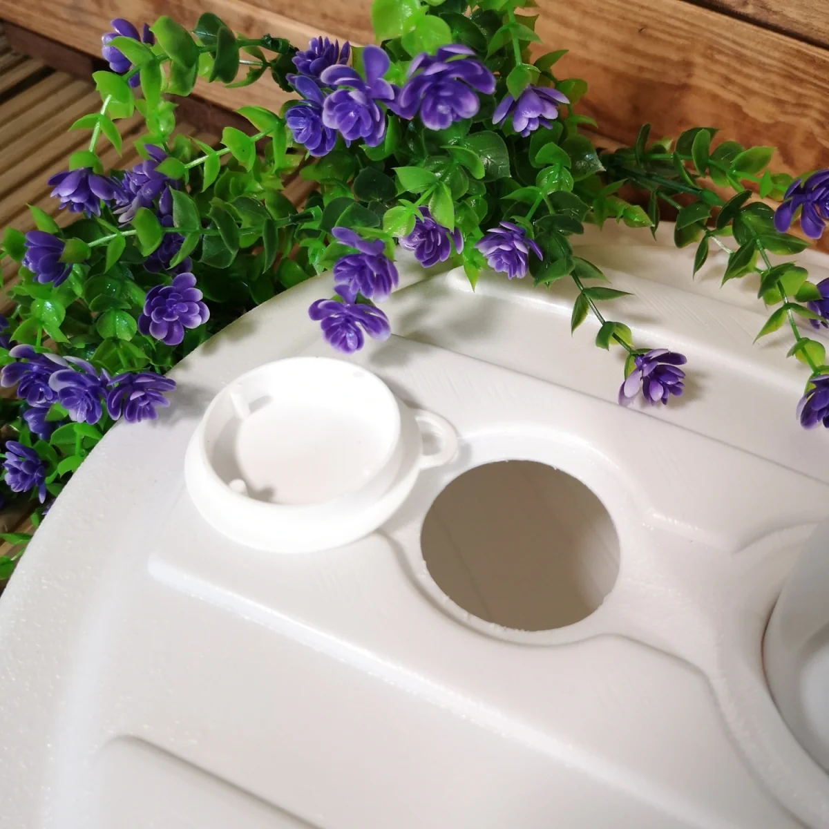 13kg 13 Litre Capacity Water Filled Garden Parasol Umbrella Base in White - White – image 10