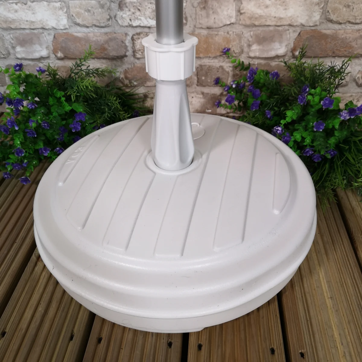 13kg 13 Litre Capacity Water Filled Garden Parasol Umbrella Base in White - White – image 1