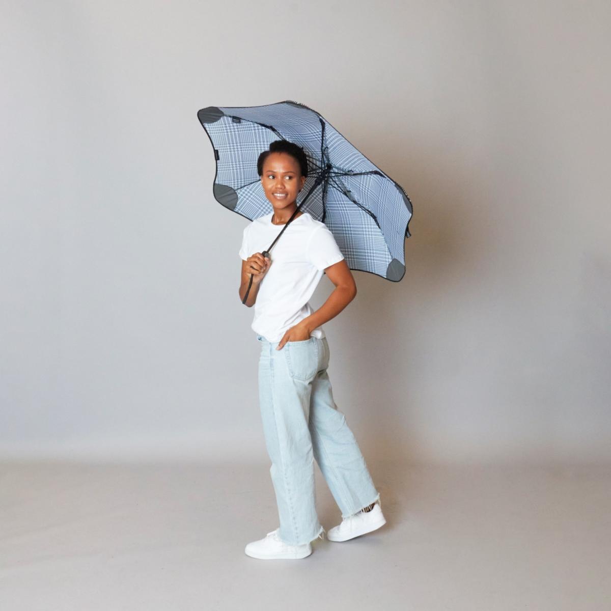 Grey Blunt Seasonal Metro Umbrella - Houndstooth Blunt Umbrellas – image 5