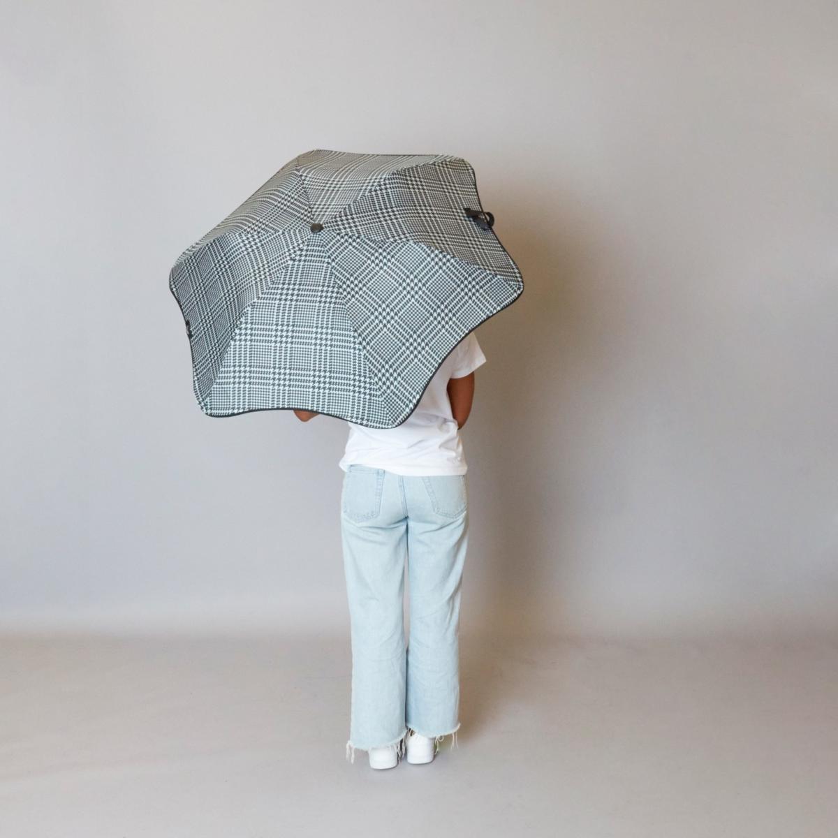 Grey Blunt Seasonal Metro Umbrella - Houndstooth Blunt Umbrellas – image 6