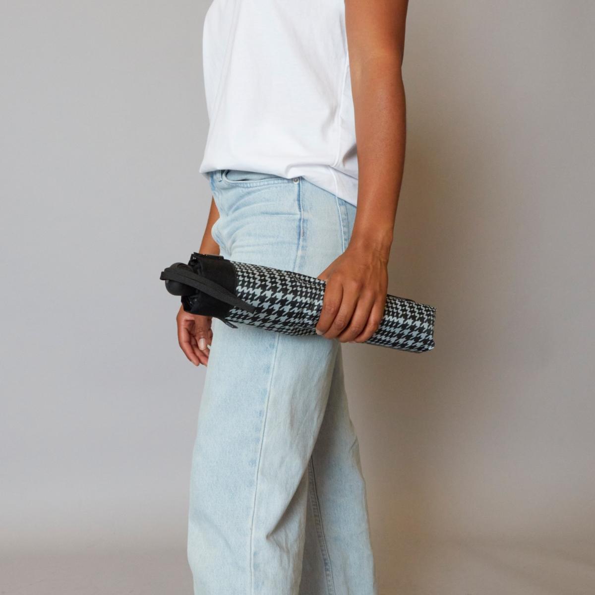 Grey Blunt Seasonal Metro Umbrella - Houndstooth Blunt Umbrellas – image 7