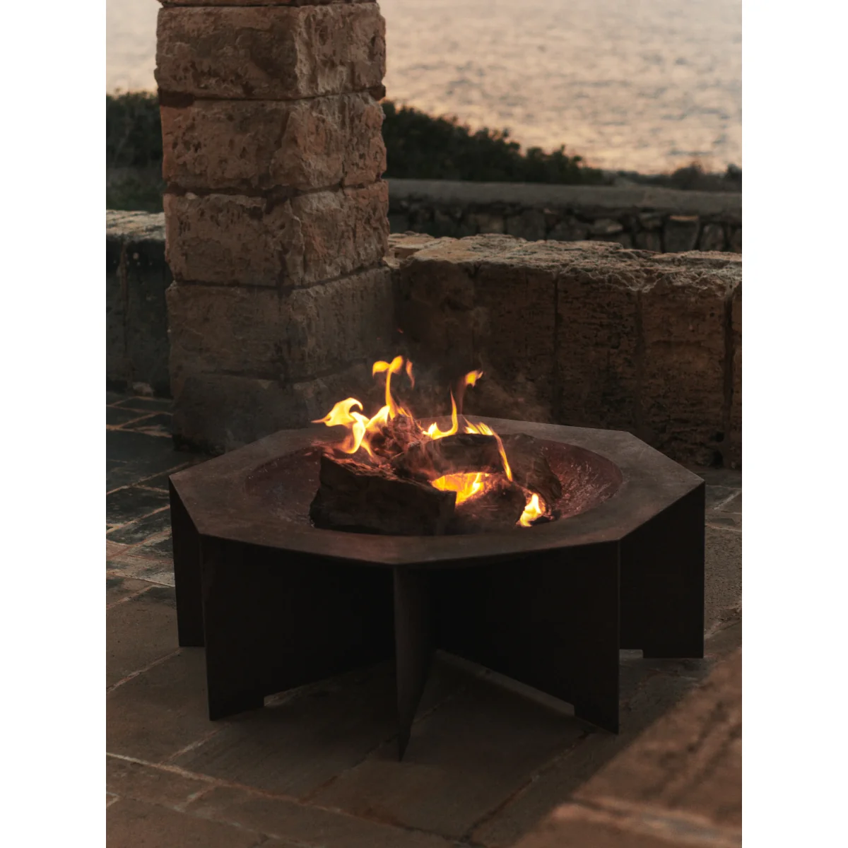 Ferm Living Otto fire pit fireplace Rust Ø85.5x29 cm – image 5