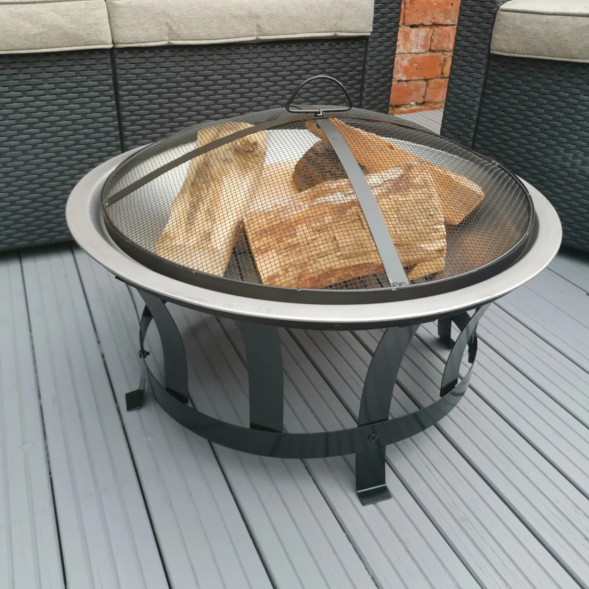 60cm Garden Fire Pit Bowl with BBQ Grill and Mesh Lid - Black – image 4