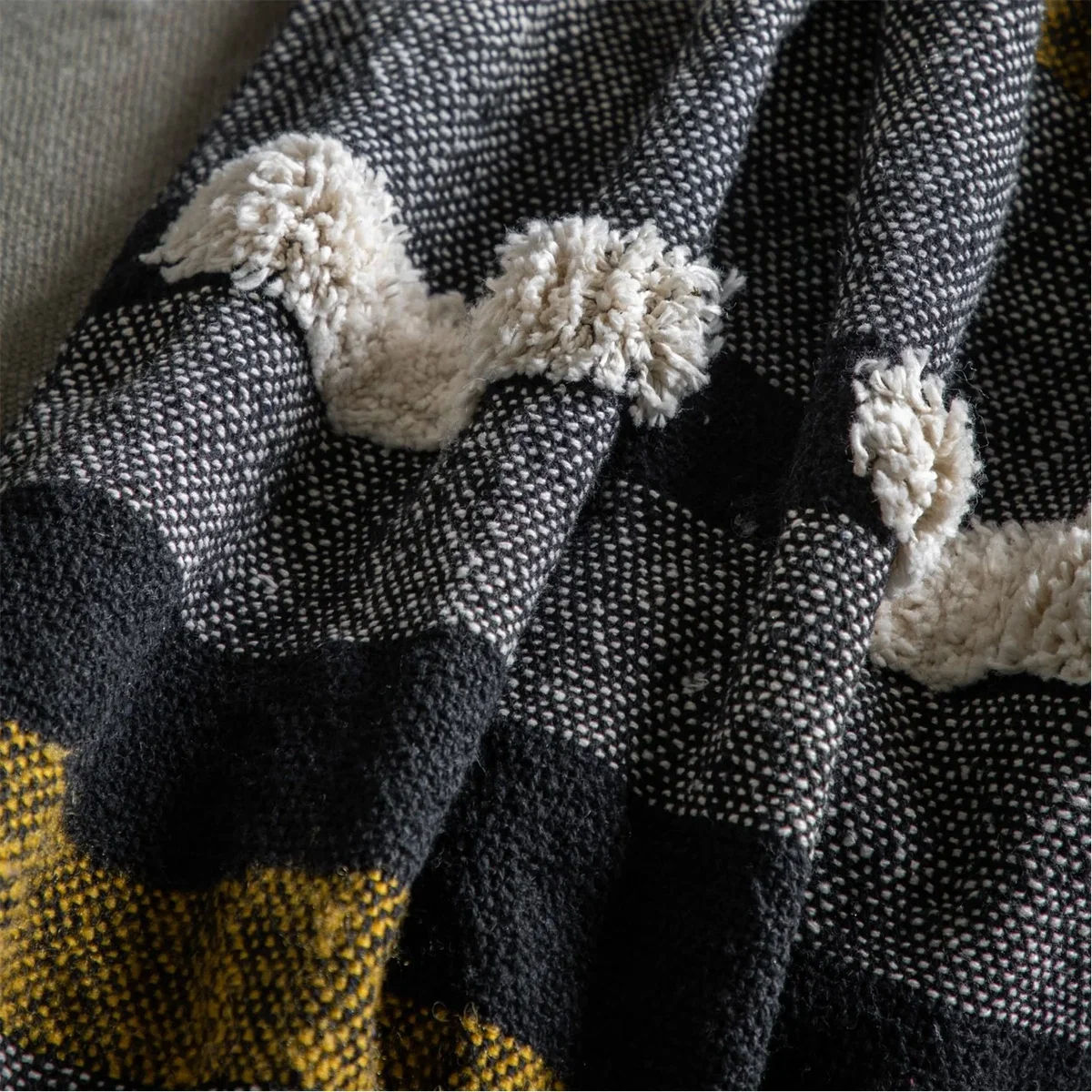 Tufted Sofa Throw – image 2