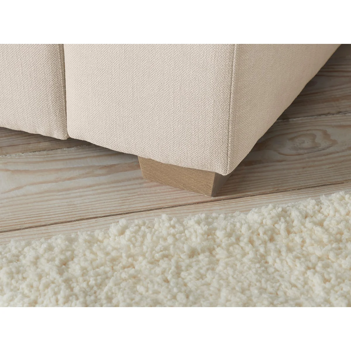 Lyon Sofa – image 3