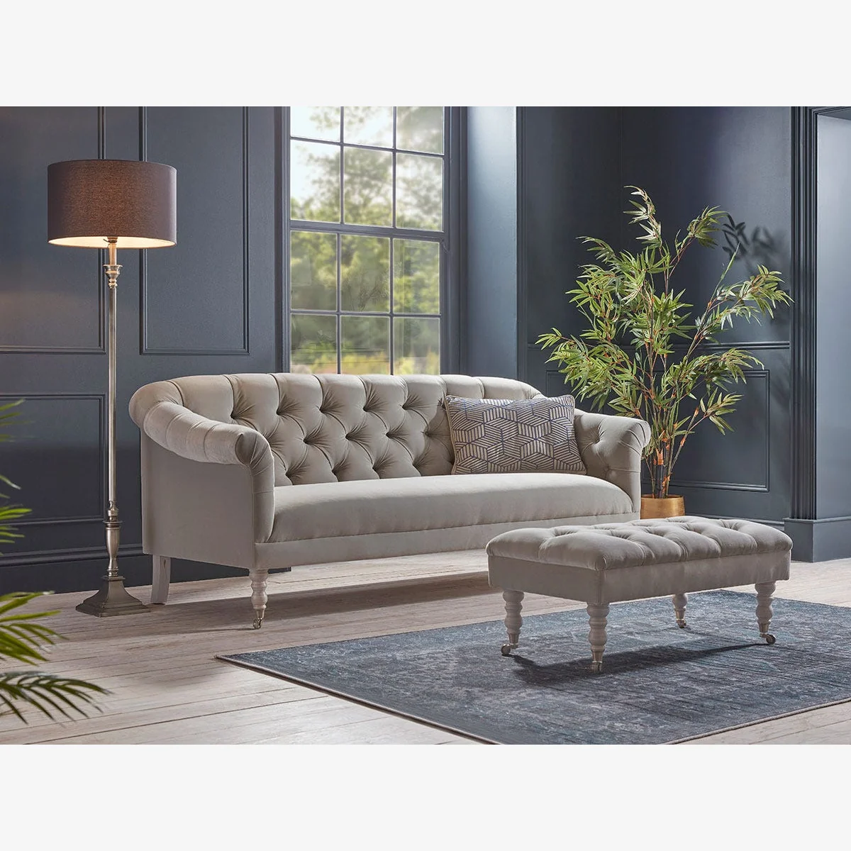 Domme Sofa – image 1