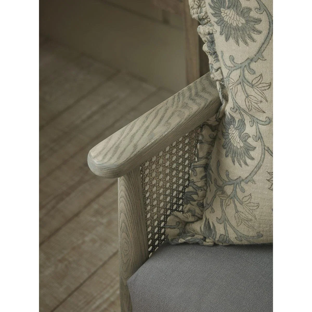 Aged Wicker Sofa – image 3