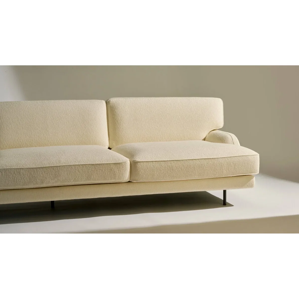 GUBI Flaneur sofa 3-seat Bouclé-matt black 3-seater – image 2