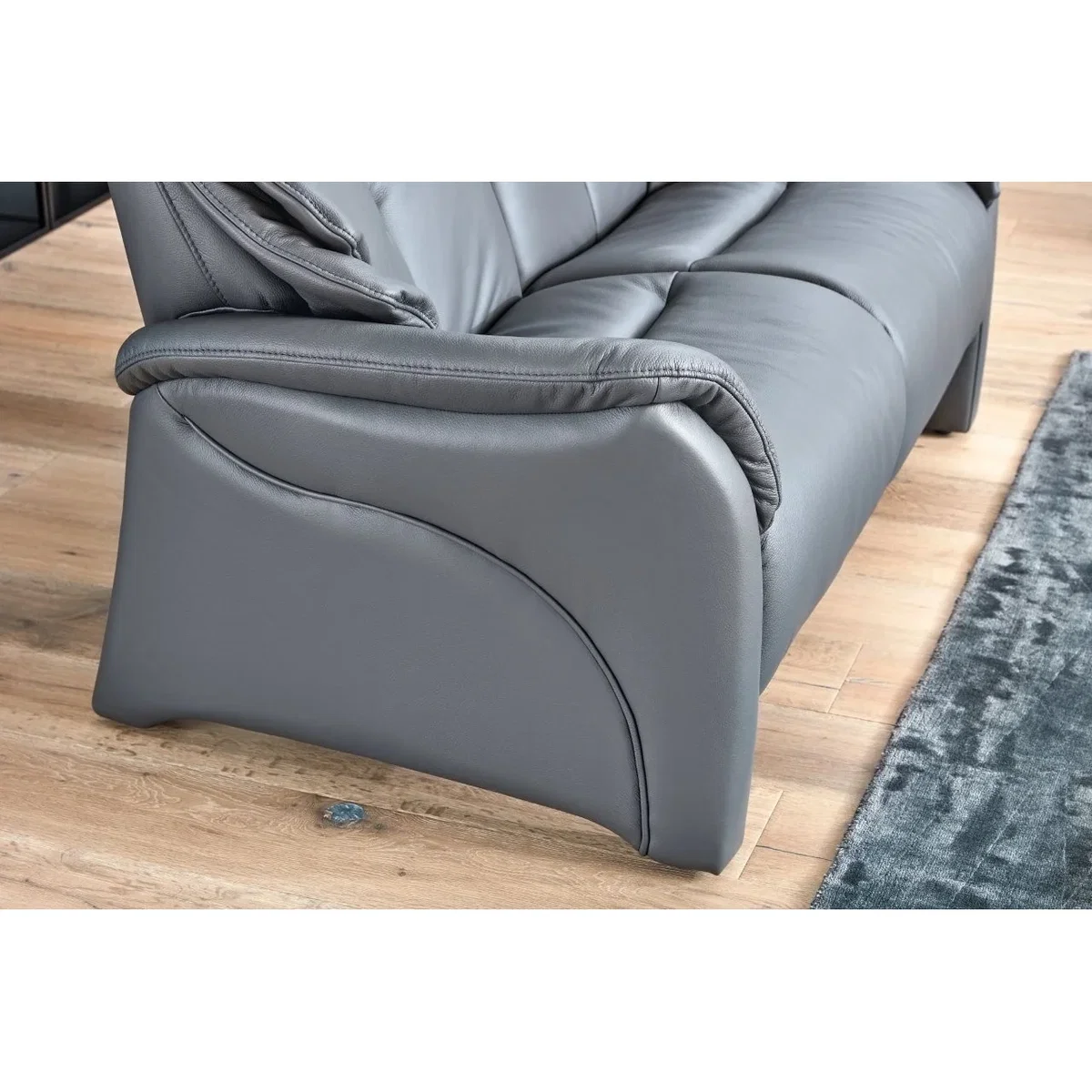 Himolla Chester Fixed 2.5 Seater Sofa - Leather L24 - Plastic Glides – image 9