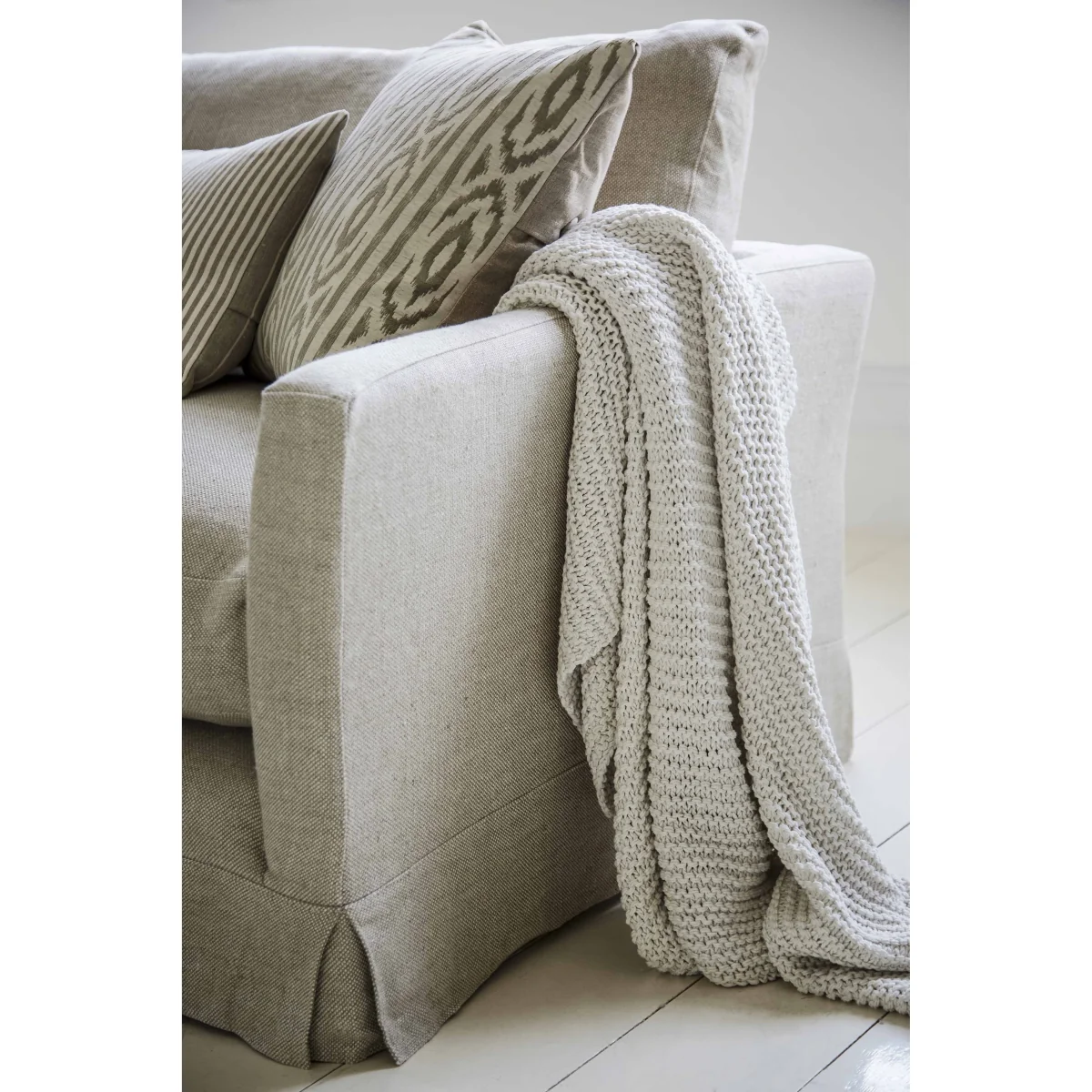 Otto 2.5 Seat Sofa in Malbec Cotton Matt Velvet – image 5