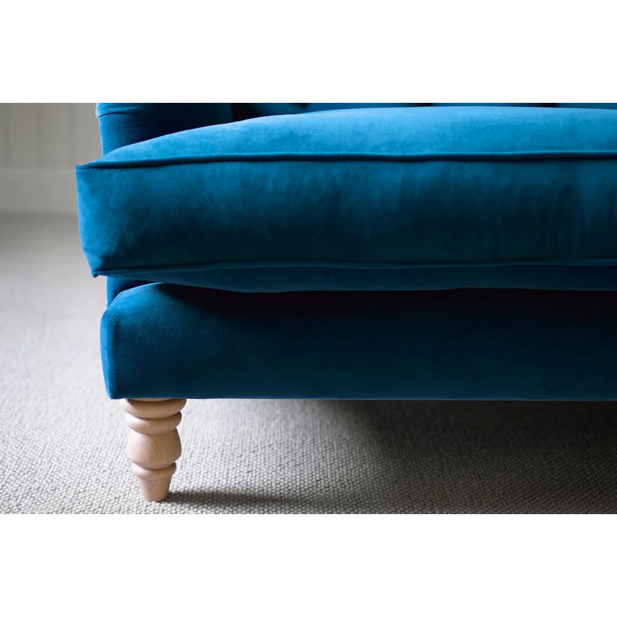 Snowdrop Button Back 2.5 Seat Sofa in Damson Smart Velvet – image 4