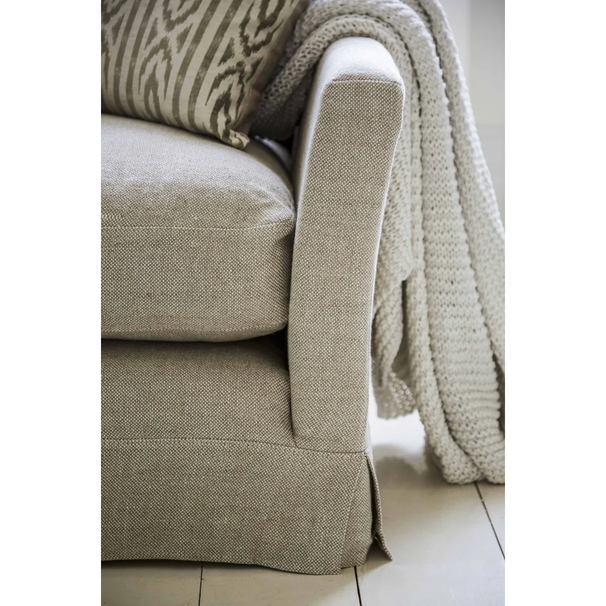 Otto 2.5 Seat Sofa in Sea Spray Aquaclean Clever Chenille – image 6