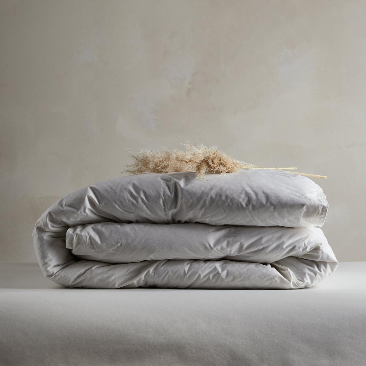 The Edited Life 13.5 Tog Duvet White – image 1