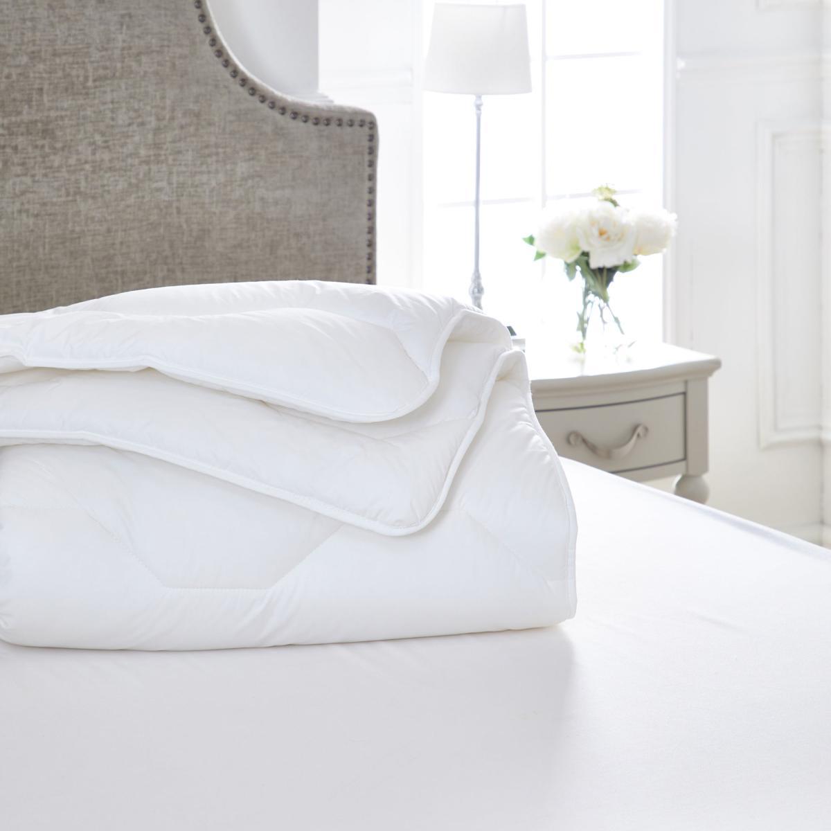 Dorma Satin Touch 10.5 Tog Duvet White – image 2