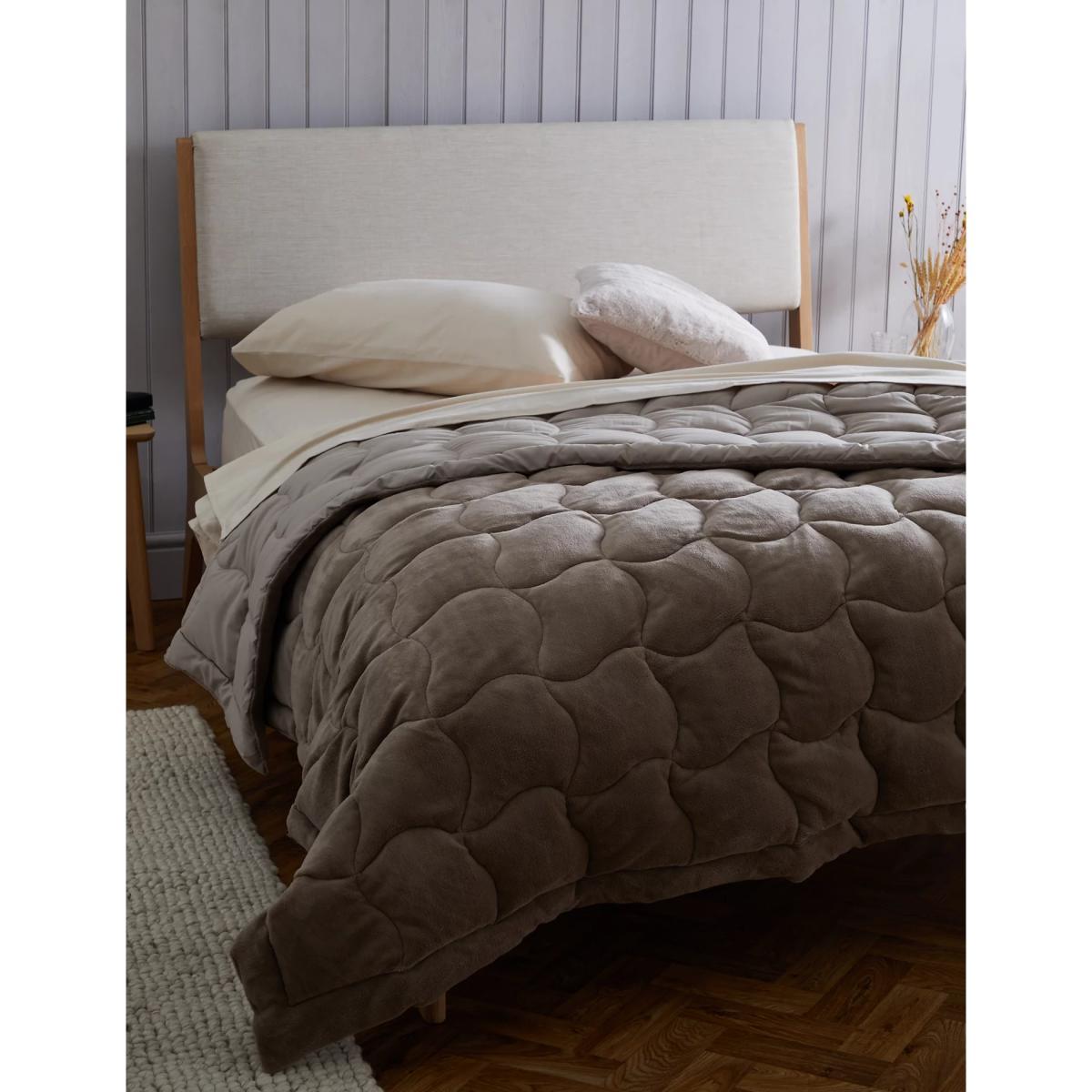 M&S Fleece 10.5 Tog Quilted Coverless Duvet Set - 5FT - Grey, Grey – image 3